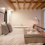 Loungy